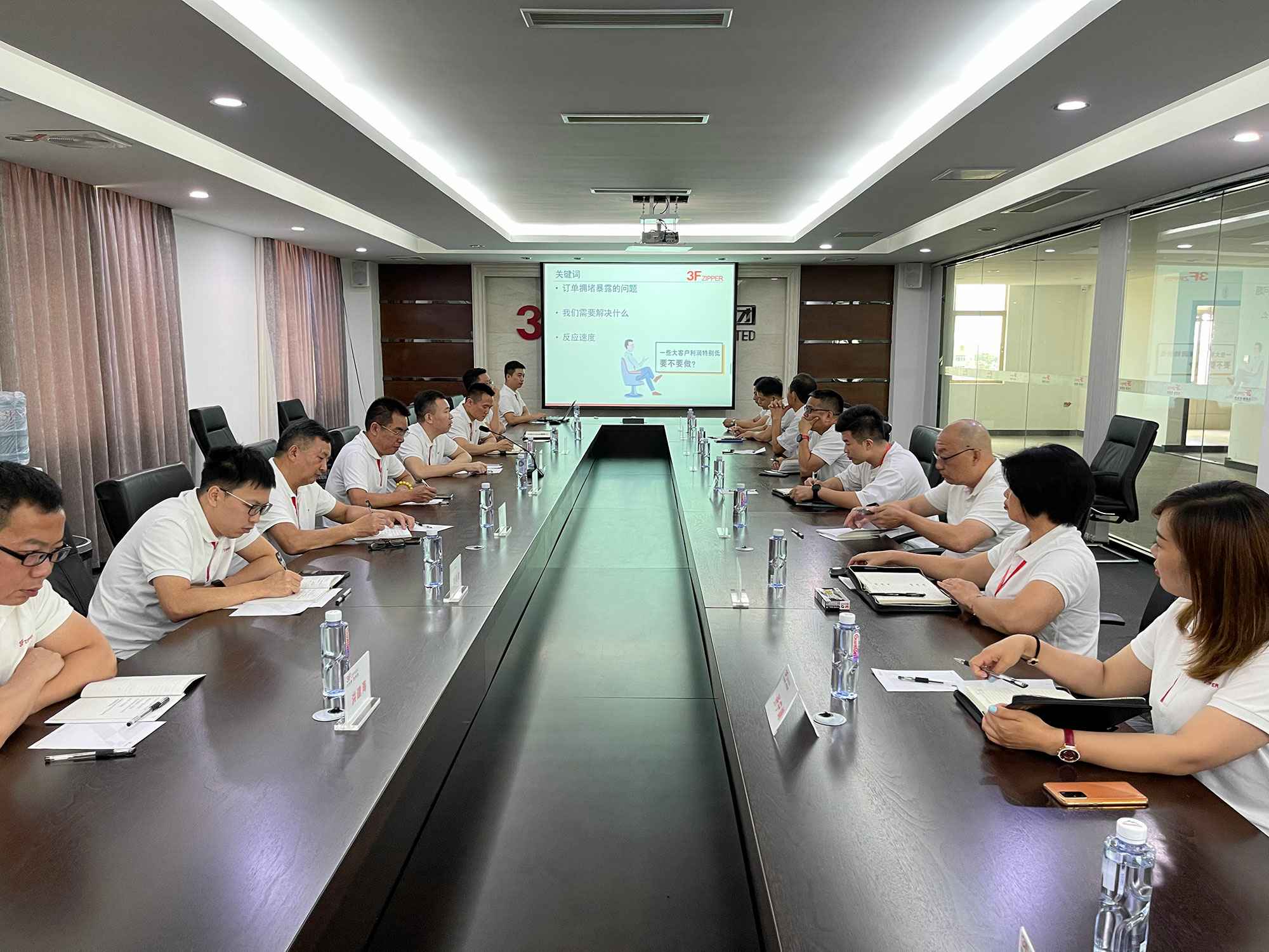华体会网站登录入口-华体会(中国)召开上半年总结暨下半年计划会议